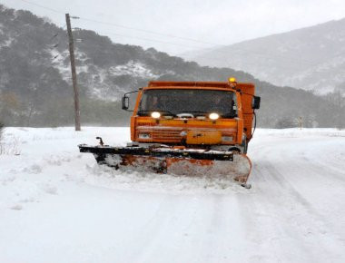 Αττική: Με αυξημένες δυνάμεις η Περιφέρεια κόντρα στον χιονιά